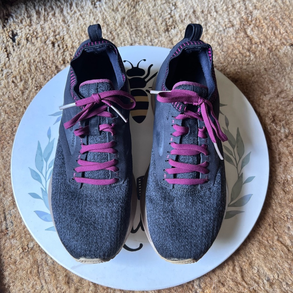 Brooks Ricochet Sneaker 9.5 1202921B018 Running Shoes Black, Burgundy. - Picture 11 of 17
